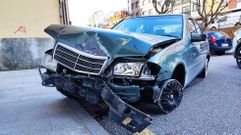Coche siniestrado tras atravesar Mar�n sin neum�ticos