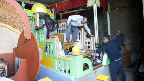 Preparaci�n de la cabalgata de Reyes de Lamp�n en una edici�n anterior.