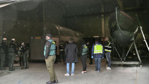 Operativo de la Guardia Civil y Polica Nacional contra el narcotrfico. Registros por la fabricacin de narcolanchas en una nave del polgono industrial de Tremoedo.