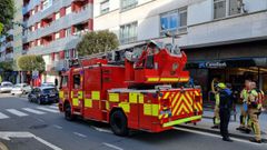 En una imagen de archivo, bomberos de Santiago durante una intervencin