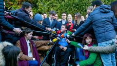El presidente del PDECat, David Bonveh�, atiende a la  prensa en presencia de Puigdemont en Waterloo.