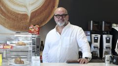 Andr�s Blanco, emprendedor de Padr�n, que asume la cafeter�a del Tanatorio de Pazos y tiene, adem�s, otra junto al campo de f�tbol, un albergue y una agencia de viajes