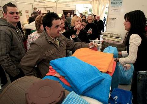 La asociaci�n estudiar� organizar en las fiestas de agosto una segunda feria de oportunidades como la que se celebra en coincidencia con la Feira do Vi�o (en la imagen una de las �ltimas ediciones).