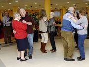 Los mayores disfrutaron ayer de un obradoiro, m�sica y baile.