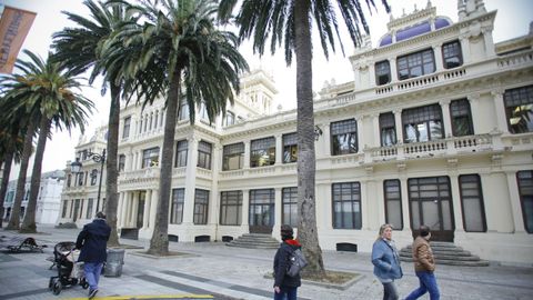 Las obras de la actual Terraza de Méndez Núñez comenzaron en 1921 y concluyeron en 1923, aunque en 1922 fue inaugurada su planta baja