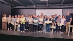 Entrega de diplomas a los vecinos y vecinas participantes en los talleres cognitivos de Valdovi�o. 