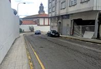 El bajo contra el que se estrell� un coche el 18 de marzo en la r�a do Forte sigue sin reparar. 