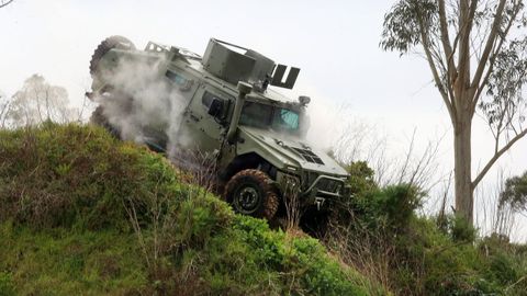 Un VAMTAC de Urovesa, durante una demostraci�n en el campo de pruebas que la compa��a gallega tiene en las proximidades de su f�brica de Valga.