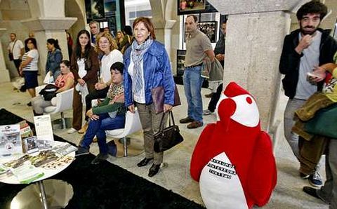 Carlota Rom�n recibi� ayer a los becarios en la Casa Azul.