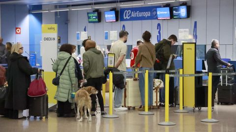 Terminal de pasajeros en el aeropuerto de Alvedro