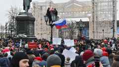 Partidarios de Navalni protestan contra su detenci�n en la plaza Pushkinskaya, en Mosc�