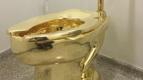 El Guggenheim ofrece un v�ter de oro a Melania Trump como alternativa a un cuadro de Van Gogh