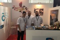 El club de esgrima 100Tolos organiz� en la Casa del Agua una competici�n de miniesgrima, florete y espada en la que participaron m�s de un centenar de j�venes deportistas como los de la imagen. 