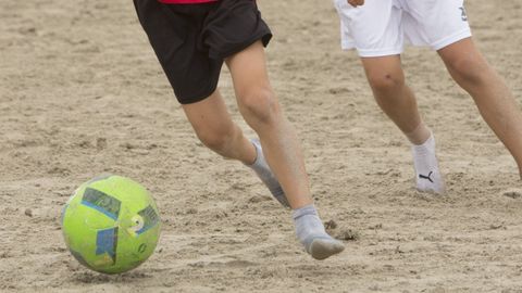 El f�tbol playa triunfa en varios arenales de la zona durante el verano.