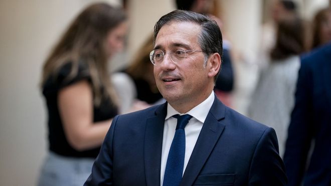 El ministro de Exteriores, Jos Manuel Albares, este martes en el Senado a su llegada a una sesin de control al Gobierno.