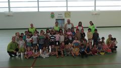 Los participantes del Campamento Pirata recibieron la visita del alcalde y de la concejala de Ensino