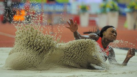 Taroum Sosthene Moguenera, de Alemania, bronce en la final de salto de longitud.