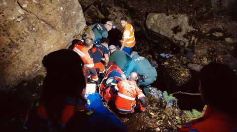 Las dificultades del terreno hicieron muy complicado el rescate del herido