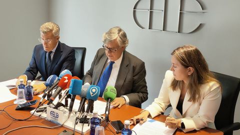 Los reperesentantes de la Confederacin de Empresarios de Galicia, la Federacin Asturiana de Empresarios y  la Federacin Leonesa de Empresarios