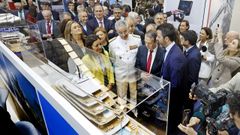 Abel Caballero y otras autoridades durante su visita a Navalia