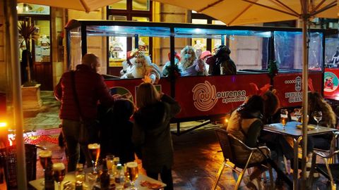 Los Reyes Magos usaron en Celanova el Tren do Nadal para desplazarse.