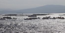 El 27 de abril, barcos de Agui�o impidieron coger navaja a los de Ribeira en O Carreiro. 