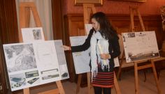 La diputada provincial Ana Isabel V�zquez, junto a las propuestas para el futuro vivero de Barro-Meis. 