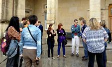 <span lang= es-es >Concentraci�n frente al consistorio de A Estrada</span>. M�s de una veintena de personas se congreg� ayer al mediod�a para solidarizarse con las v�ctimas de la tragedia ferroviaria.