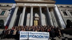 Diputados y senadores del PP se concentran en el Congreso pedir la dimisi�n de la ministra de Igualdad, Irene Montero