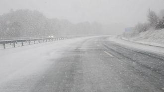 La A-52 a su paso por Sandi�s