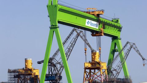 La gr�a p�rtico de Navantia Fene