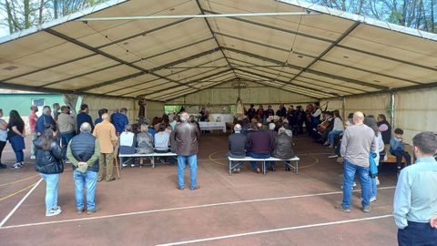 La misa del da grande de las fiestas, el pasado domingo, celebrada bajo una carpa