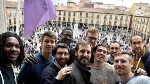 Los jugadores del Palencia celebran su campeonato en LEB Oro y su ascenso a ACB