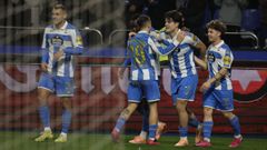 No� Carrillo celebra con el resto de compa�eros el tanto que le dio la victoria al D�por ante el Mallorca en Copa del Rey.