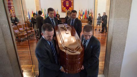 A primera hora de la tarde Francisco Cacharro abandon� la Diputaci�n que presidi� durante un cuarto de siglo