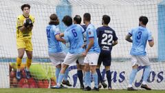 Adri�n Casillas bloca el bal�n en el Viveiro-Silva 