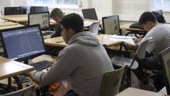 Alumnos del IES As Fonti�as, realizando trabajos de modelado en tres dimensiones