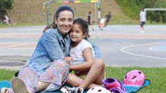 Luc�a D�az con su hija en el Parque Sagrado coraz�n, Lugo