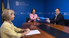 La conselleira de Medio Ambiente, Territorio e Vivenda, �ngeles V�zquez, y el alcalde de Monterrei, Jos� Luis Su�rez