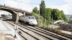 Salida del tren Alvia de la lnea Lugo-Madrid.