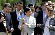 Tras andar un peque�o tramo del Cami�o de Santiago, Naruhito y Feijoo comieron merluza de Celeiro.