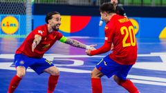 Novoa celebrando su primer gol en competici�n oficial con Espa�a.