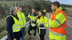 Isabel Rodr�guez, durante la visita que realiz� el s�bado a los trabajos en la N-642