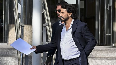 Alberto Gonz�lez Amador, novio de la presidenta de la Comunidad de Madrid,  a su salida de los juzgados de Plaza de Castilla