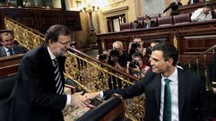 Rajoy y Pedro S�nchez durante una sesi�n de control al gobierno