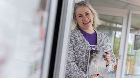 Nieves Garc�a, con ra�ces en Buxantes (Dumbr�a), coa s�a novela 
