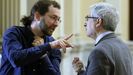 El portavoz de Podemos, Emilio Le�n (i), y el de IU, Gaspar Llamazares (d), conversan tras finalizar la Junta de Portavoces del Parlamento asturiano.