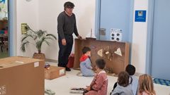 Los nios de la escuela infantil crearon un mural con la ayuda del artista Francisco Martnez-Pin