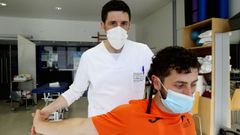 El fisioterapeuta Guillermo Bilbao, en la unidad del centro de salud de Tenorio