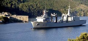 En la fotograf�a, el �Cantabria� entrando en la r�a de Ferrol rumbo a su base.